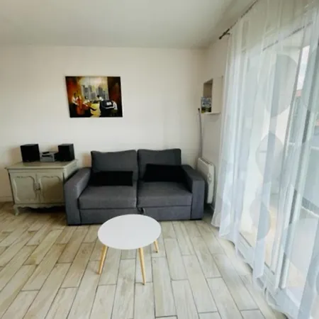 Bright Nest With Lovely Balcony In Apartmán *